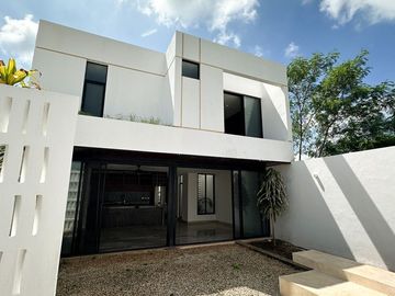 Casa en Venta en Privada Zendera Conkal.