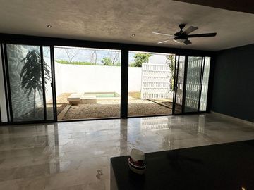Casa en Venta en Privada Zendera Conkal.
