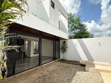 Casa en Venta en Privada Zendera Conkal.