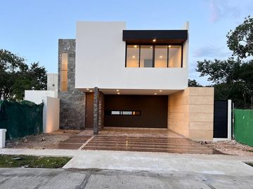 Casa en Venta en privada Parque Natura en Cholul, Mérida Yucatán..