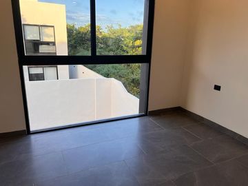 Casa en Venta en privada Parque Natura en Cholul, Mérida Yucatán..