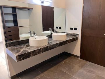 Casa en Venta en privada Parque Natura en Cholul, Mérida Yucatán..
