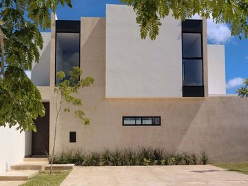 Casa en Venta en residencial Plenum en Cholul en Mérida Yucatán.