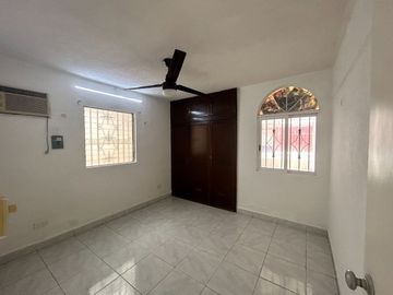 Casa en Venta de una planta en esquina en Colonia Bojórquez en Mérida Yucatán.