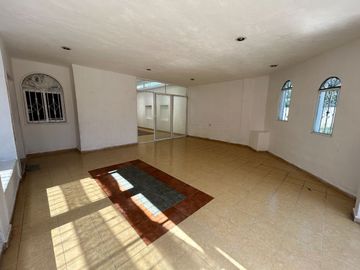 Casa en Venta de una planta en esquina en Colonia Bojórquez en Mérida Yucatán.