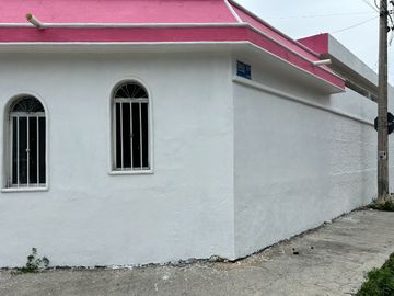 Casa en Venta de una planta en esquina en Colonia Bojórquez en Mérida Yucatán.