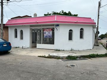 Casa en Venta de una planta en esquina en Colonia Bojórquez en Mérida Yucatán.