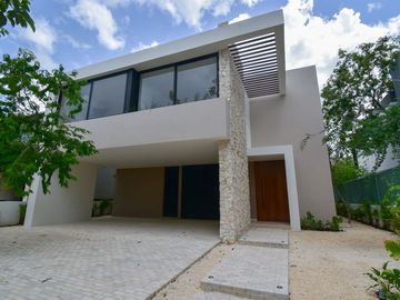 Casa en venta en Oasis de,  Yucatán Country Club, Mérida