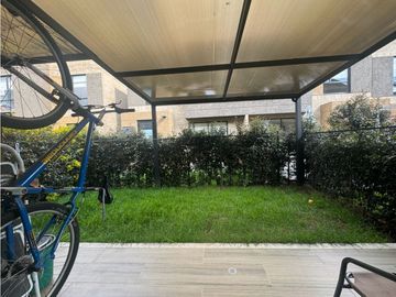 Vendo casa campestre  de dos niveles en cajica con club House.