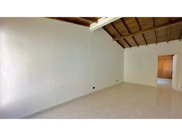 Casa en el sector de Conquistadores con local de 38 m²
