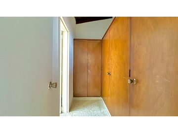 Casa en el sector de Conquistadores con local de 38 m²