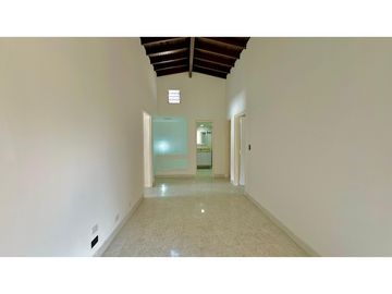 Casa en el sector de Conquistadores con local de 38 m²