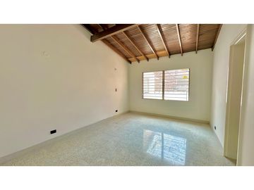 Casa en el sector de Conquistadores con local de 38 m²