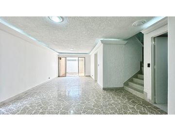 Casa en el sector de Conquistadores con local de 38 m²