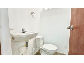 Casa en el sector de Conquistadores con local de 38 m²