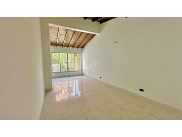 Casa en el sector de Conquistadores con local de 38 m²