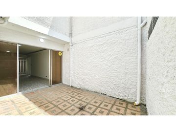 Casa en el sector de Conquistadores con local de 38 m²