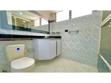 Casa en el sector de Conquistadores con local de 38 m²