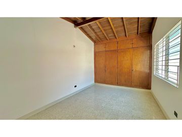 Casa en el sector de Conquistadores con local de 38 m²