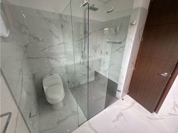 SE VENDE O SE RENTA CASA EN UNIDAD CERRADA EN LA CEJA INMUEBLE DE LUJO