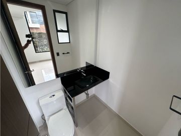SE VENDE O SE RENTA CASA EN UNIDAD CERRADA EN LA CEJA INMUEBLE DE LUJO