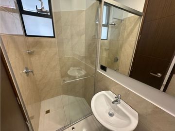 SE VENDE O SE RENTA CASA EN UNIDAD CERRADA EN LA CEJA INMUEBLE DE LUJO