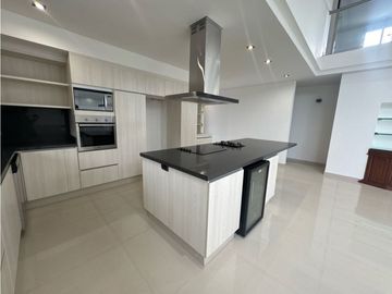 SE VENDE O SE RENTA CASA EN UNIDAD CERRADA EN LA CEJA INMUEBLE DE LUJO