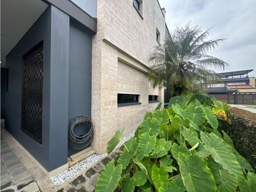 SE VENDE O SE RENTA CASA EN UNIDAD CERRADA EN LA CEJA INMUEBLE DE LUJO