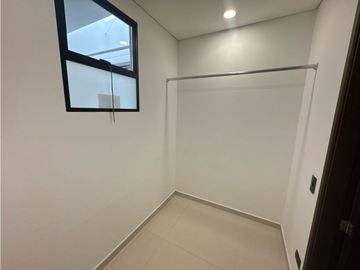 SE VENDE O SE RENTA CASA EN UNIDAD CERRADA EN LA CEJA INMUEBLE DE LUJO