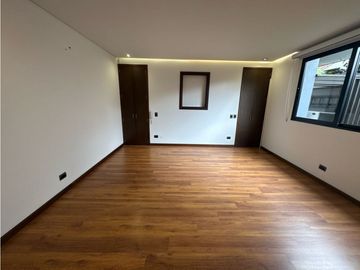 SE VENDE O SE RENTA CASA EN UNIDAD CERRADA EN LA CEJA INMUEBLE DE LUJO