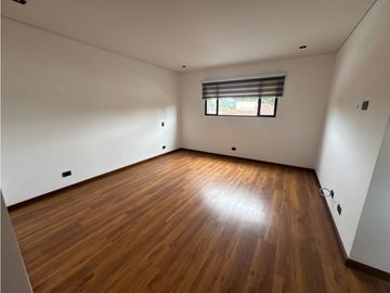 SE VENDE O SE RENTA CASA EN UNIDAD CERRADA EN LA CEJA INMUEBLE DE LUJO