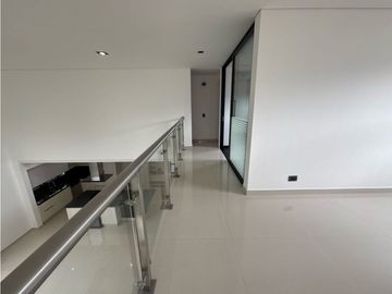 SE VENDE O SE RENTA CASA EN UNIDAD CERRADA EN LA CEJA INMUEBLE DE LUJO