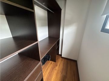 SE VENDE O SE RENTA CASA EN UNIDAD CERRADA EN LA CEJA INMUEBLE DE LUJO