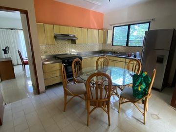 Casa en esquina en venta en Jardines de Mérida