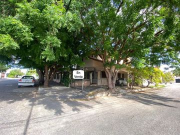 Casa en esquina en venta en Jardines de Mérida