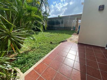 Casa en esquina en venta en Jardines de Mérida