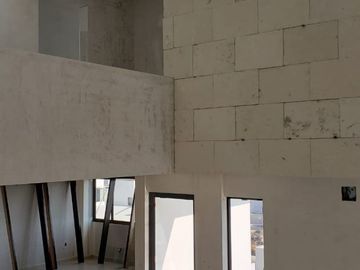 En Venta Hermosa Residencia de Autor en Lomas de Juriquilla, 4 Niveles, ÚNICA !