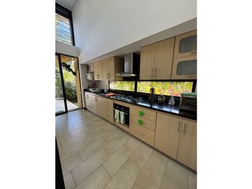 Casa campestre via la tebaida/ conjunto exclusivo del Quindio