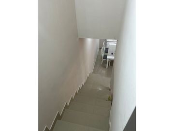 VENTA CASA EN ARDENNES MUY CERCA DEL AEROPUERTO COL PRIVADA