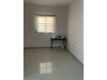 VENTA CASA EN ARDENNES MUY CERCA DEL AEROPUERTO COL PRIVADA