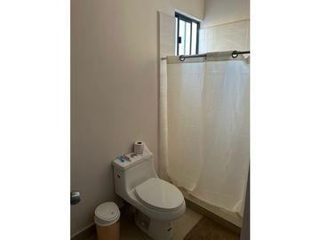 VENTA CASA EN ARDENNES MUY CERCA DEL AEROPUERTO COL PRIVADA