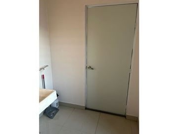 VENTA CASA EN ARDENNES MUY CERCA DEL AEROPUERTO COL PRIVADA