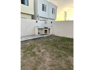 VENTA CASA EN ARDENNES MUY CERCA DEL AEROPUERTO COL PRIVADA