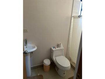 VENTA CASA EN ARDENNES MUY CERCA DEL AEROPUERTO COL PRIVADA