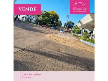 Terreno con casa a reciclar sobre Avenida  en Esquina