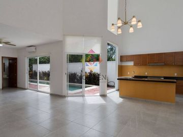 LINDA CASA CON ALBERCA EN VENTA EN LAGOS DEL SOL, CANCUN, Q.