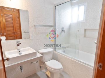 LINDA CASA CON ALBERCA EN VENTA EN LAGOS DEL SOL, CANCUN, Q.