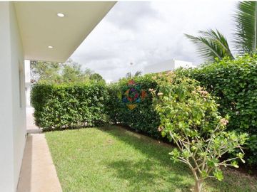 LINDA CASA CON ALBERCA EN VENTA EN LAGOS DEL SOL, CANCUN, Q.