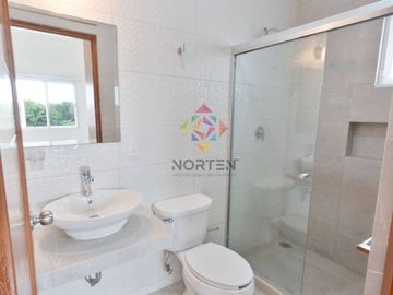 LINDA CASA CON ALBERCA EN VENTA EN LAGOS DEL SOL, CANCUN, Q.