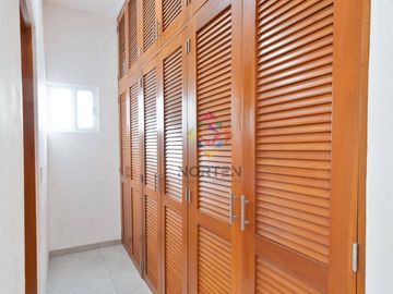 LINDA CASA CON ALBERCA EN VENTA EN LAGOS DEL SOL, CANCUN, Q.